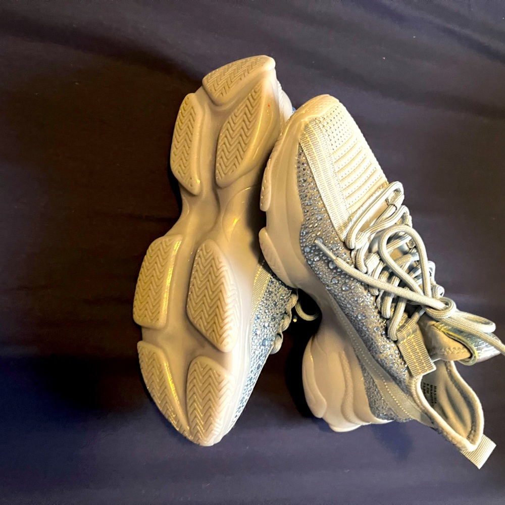 New. Steve Madden Maxima sneaker. Size 8.5. Color Blue